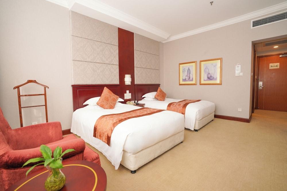 Broadway Mansions Hotel - On the Bund Room Type - Luxury Room, 2 Twin Beds, River View