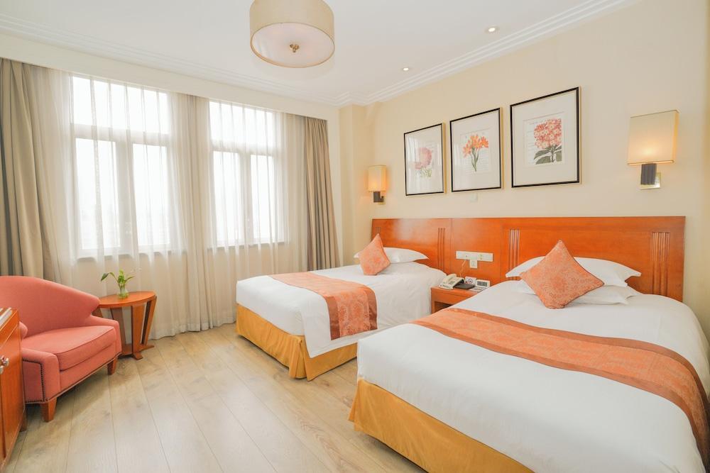 Broadway Mansions Hotel - On the Bund Room Type - Executive Room, 2 Twin Beds, River View Broadway Mansions Hotel - On the Bund Room Type - Executive Room, 2 Twin Beds, River View