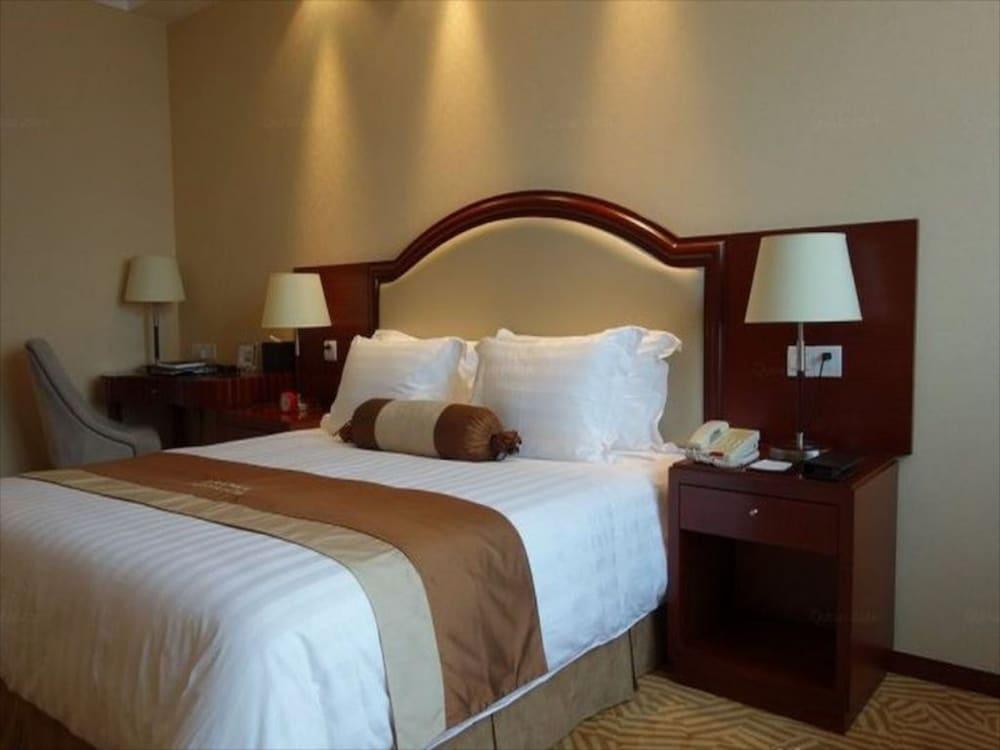Shanghai Paradise Hotel Room Type - Superior Suite