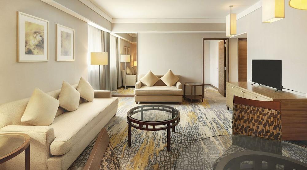 Sheraton Grand Shanghai Pudong Hotel & Residences - Tap to explore photos