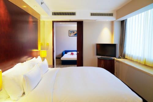 Radisson Collection Hyland Shanghai - Tap to explore photos