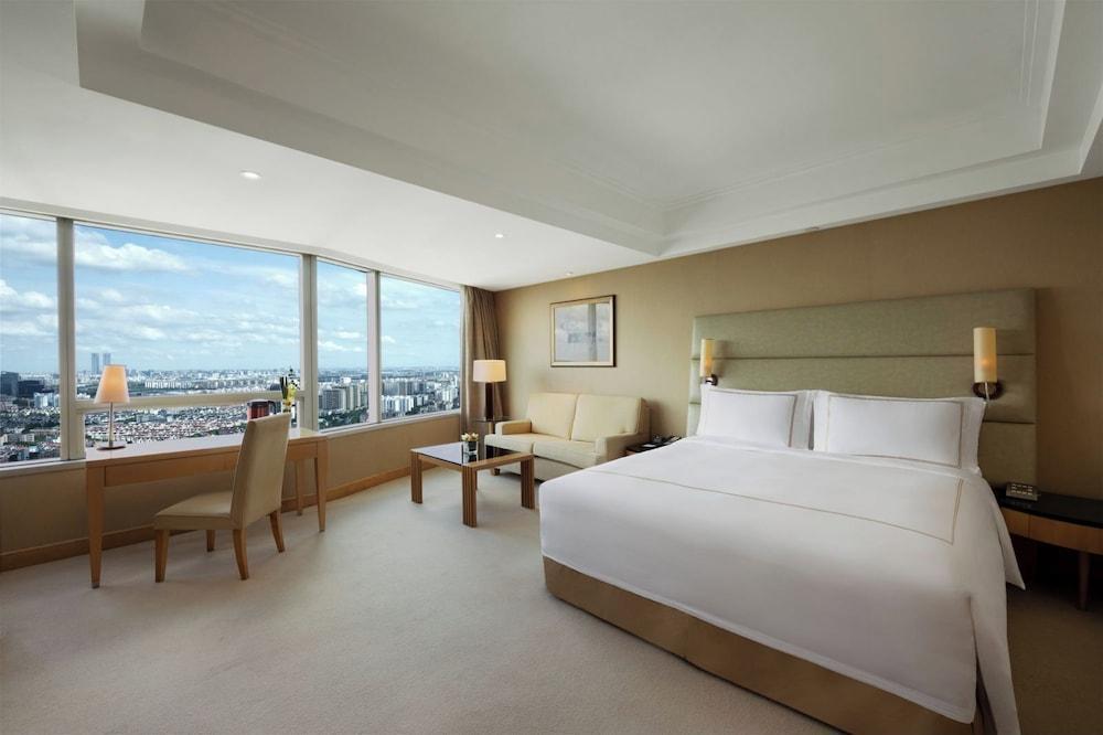 DoubleTree by Hilton Hotel Shanghai - Pudong Room Type - KING GUEST ROOM