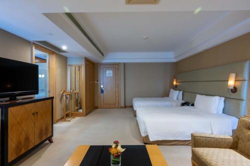 DoubleTree by Hilton Hotel Shanghai - Pudong - Tap to explore photos