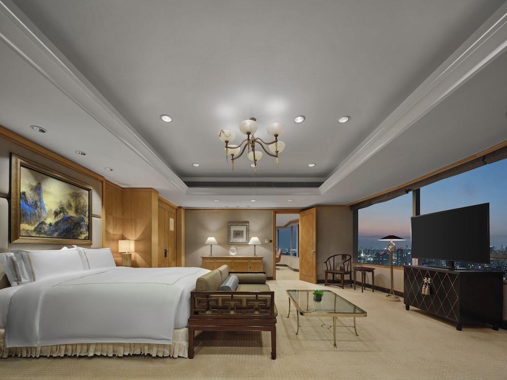 DoubleTree by Hilton Hotel Shanghai - Pudong - Tap to explore photos