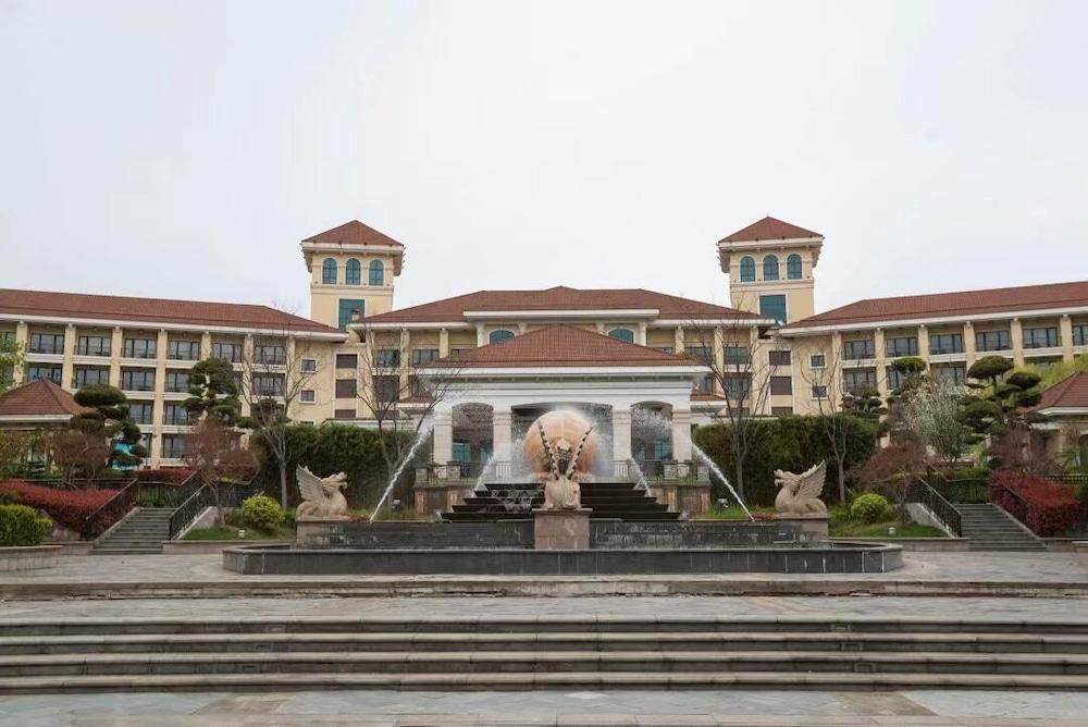 Hotel Shanghai Sheshan Oriental - Handwritten Collection - Tap to explore photos