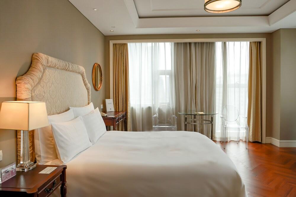 Sunrise on the Bund Room Type - Deluxe King