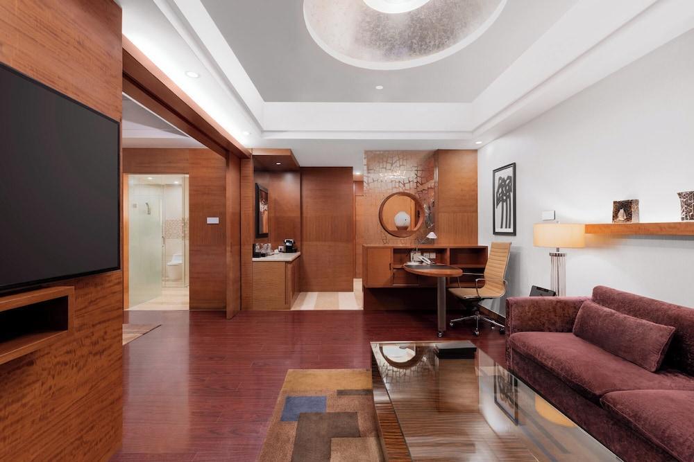Swissotel Grand Shanghai Room Type - Pinnacle Suite