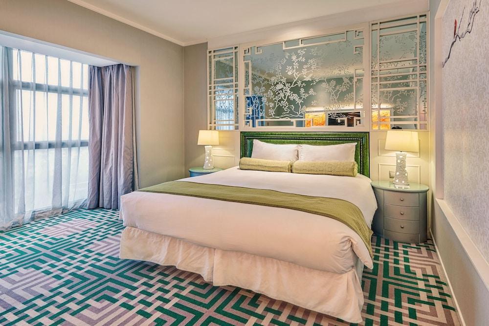 Dorsett Shanghai Room Type - Deluxe City View King Room