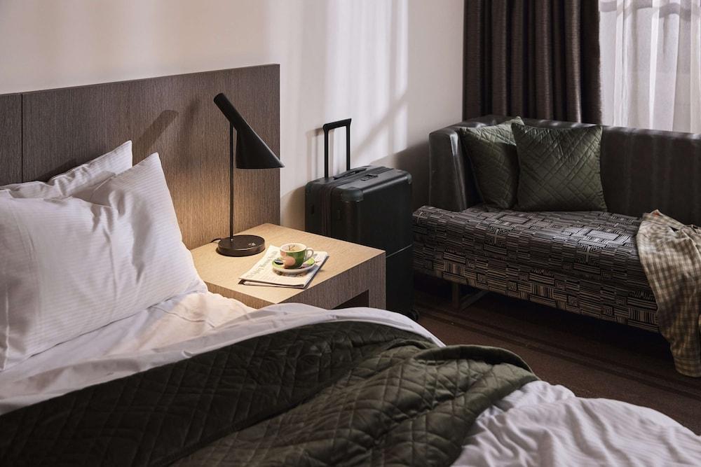 Rydges World Square Room Type - Executive King Balcony Room