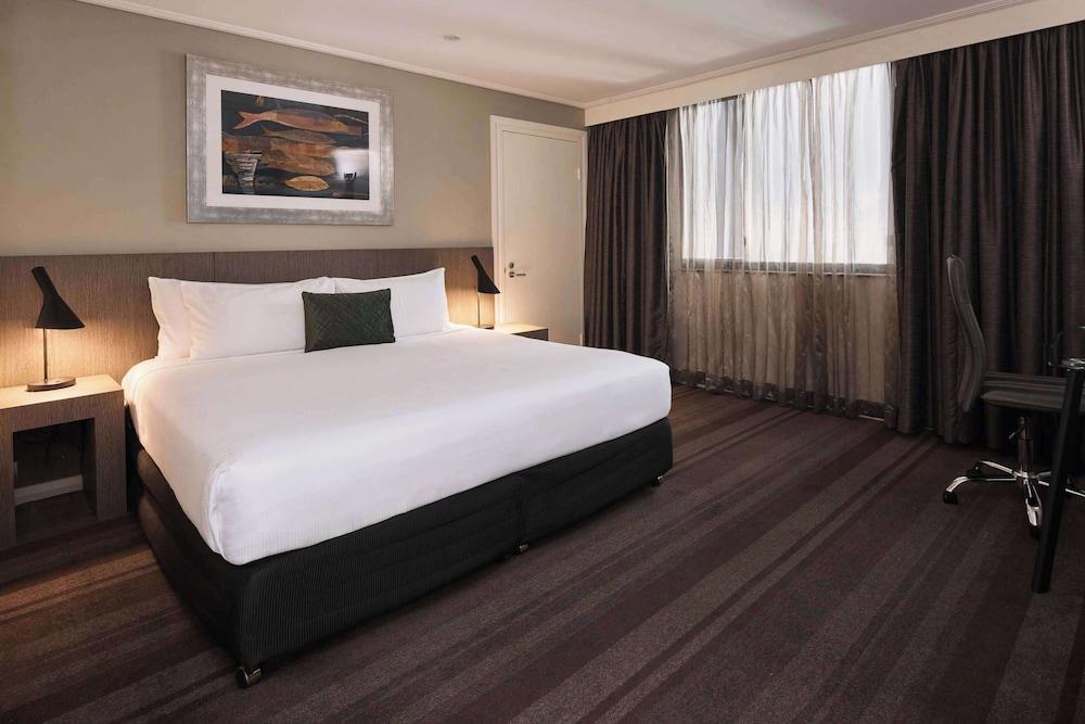 Rydges World Square Room Type - Deluxe Room, 1 King Bed
