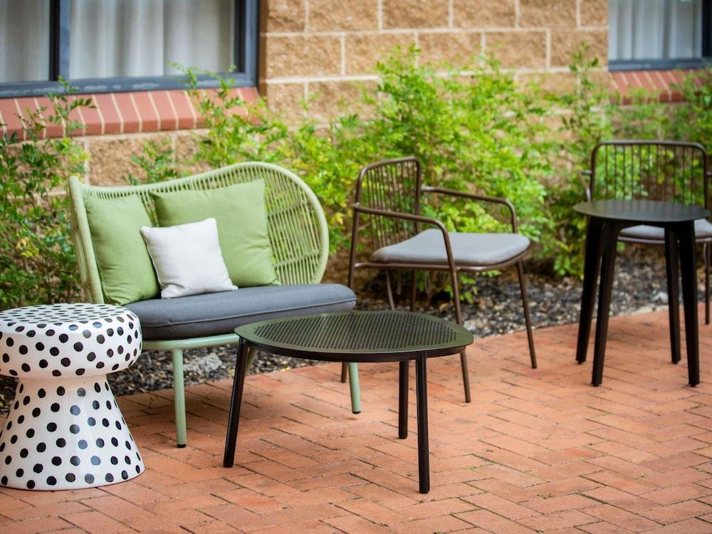 Mercure Sydney Manly Warringah - Tap to explore photos