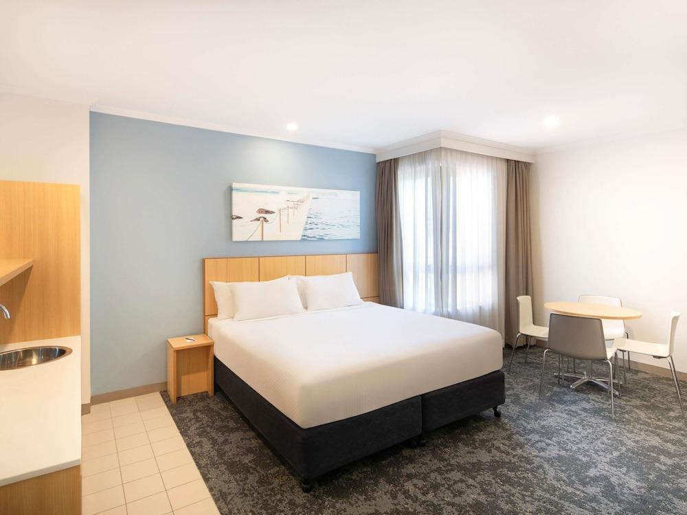 Mercure Sydney Manly Warringah Room Type - Standard Room, 1 Queen Bed, Accessible Mercure Sydney Manly Warringah Room Type - Standard Room, 1 Queen Bed, Accessible