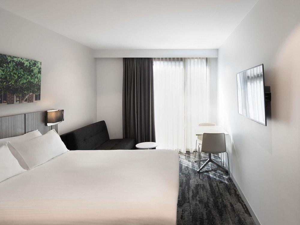 Mercure Sydney Blacktown Room Type - Executive Room, 1 Queen Bed