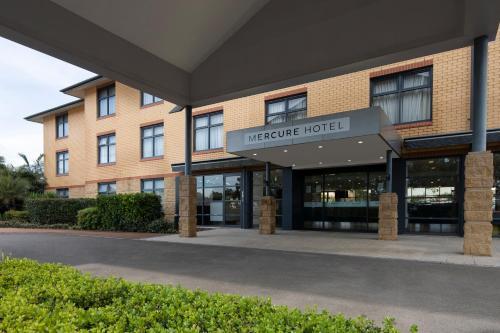 Mercure Sydney Blacktown - Tap to explore photos