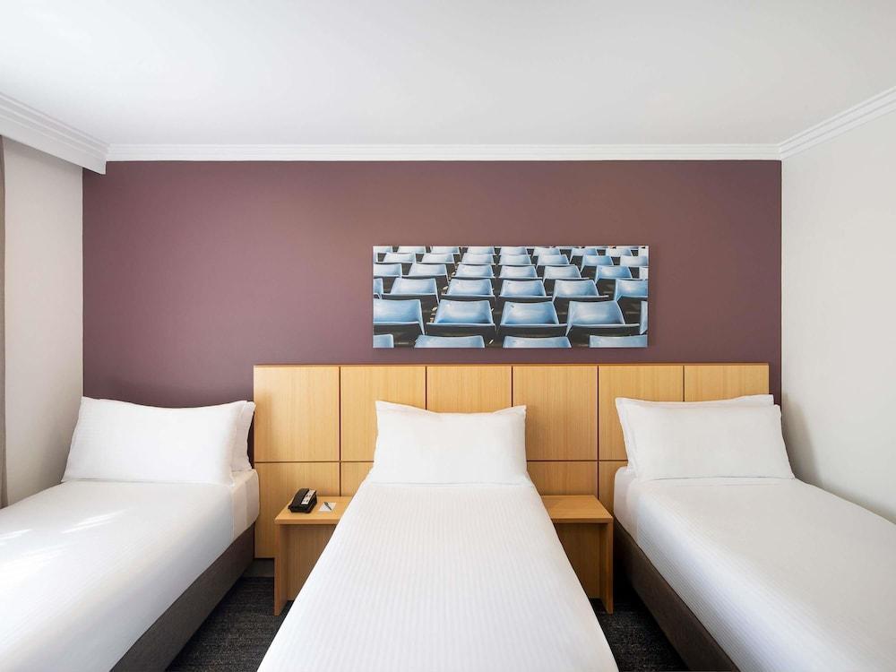 Mercure Sydney Blacktown Room Type - Standard Room, 3 Twin Beds