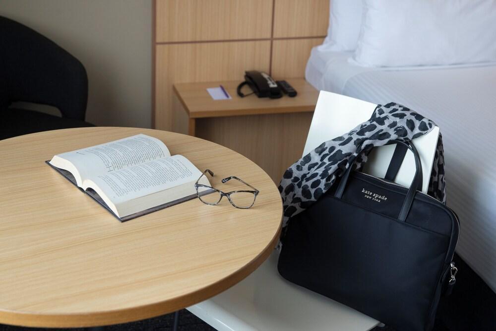 Mercure Sydney Blacktown Room Type - Standard Room, 2 Twin Beds