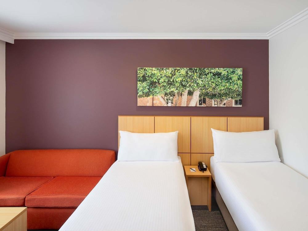 Mercure Sydney Blacktown Room Type - Standard Room, 2 Twin Beds