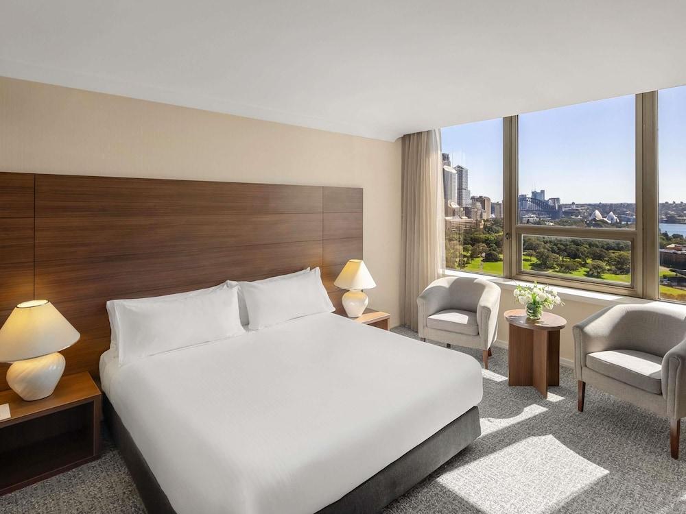 The Sydney Boulevard Hotel by Accor Room Type - Deluxe Room, 1 King Bed, Harbor View
