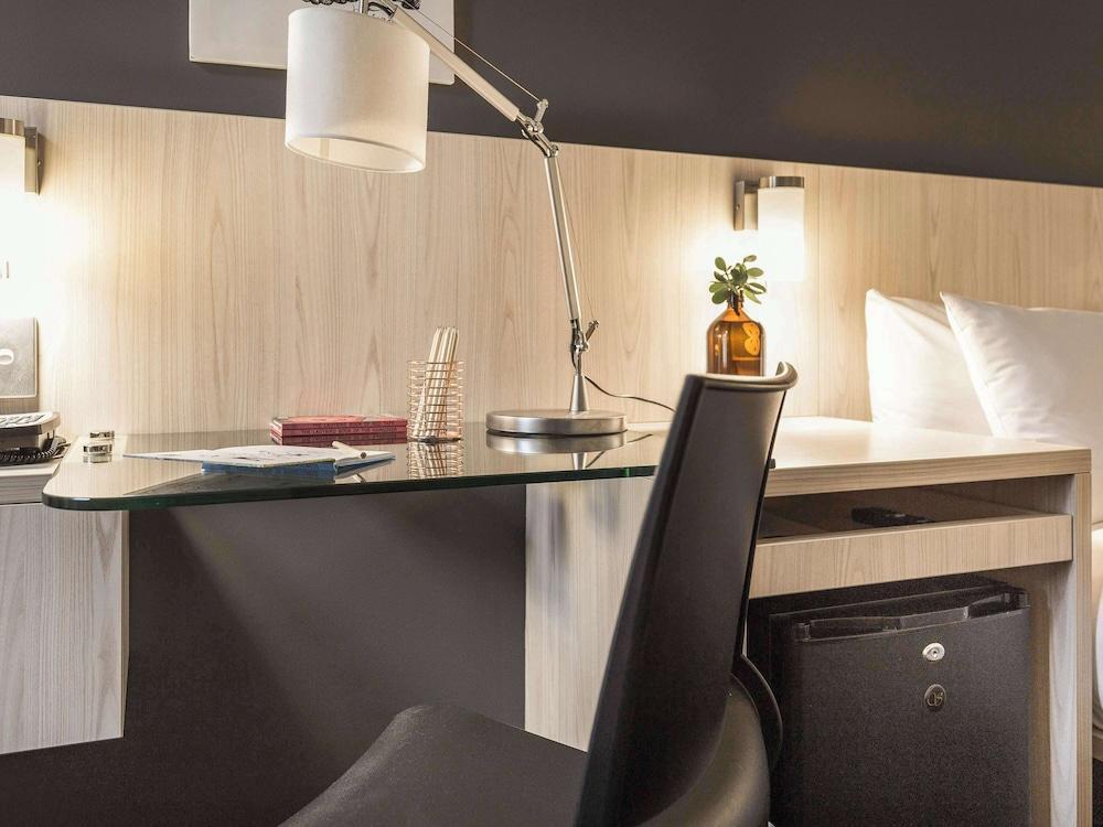 ibis Sydney Barangaroo Hotel - Tap to explore photos