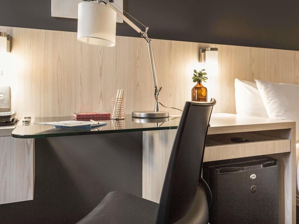 ibis Sydney Barangaroo Hotel Room Type - Superior Room, 1 Queen Bed