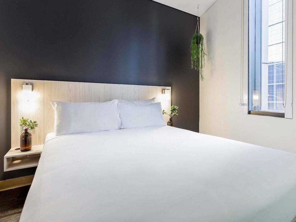 ibis Sydney Barangaroo Hotel Room Type - Standard Room 1 Queen Bed