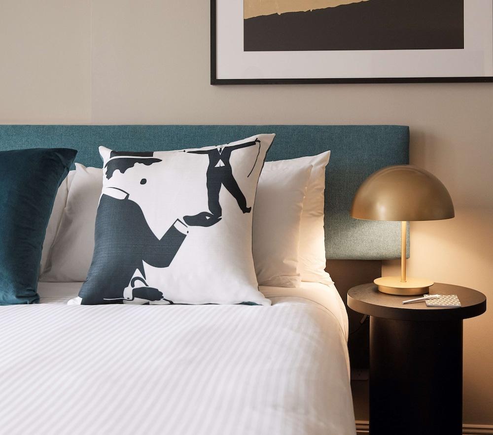 The Capitol Hotel Sydney Room Type - King Plus Single Room The Capitol Hotel Sydney Room Type - King Plus Single Room