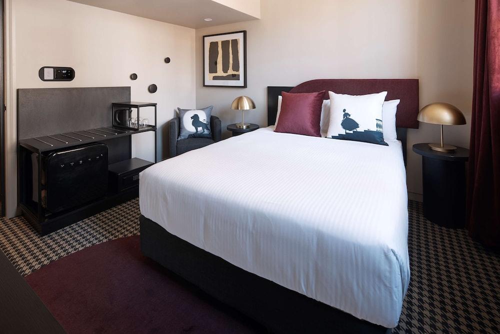 The Capitol Hotel Sydney Room Type - Room, 1 Queen Bed