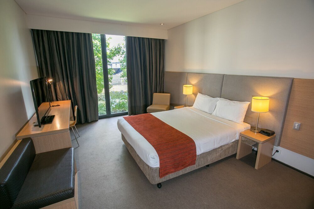 Alpha Hotel Eastern Creek Room Type - Deluxe Room, 1 Queen Bed