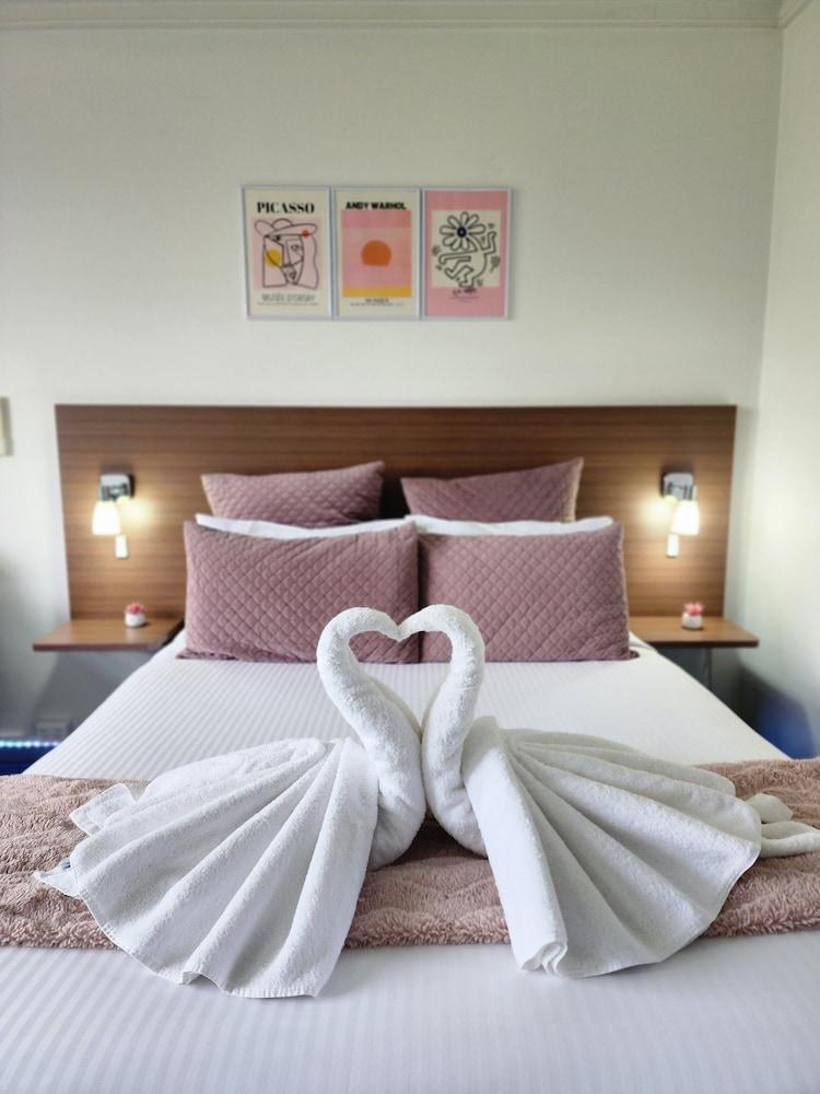 The Select Inn Ryde Room Type - Romantic Room
