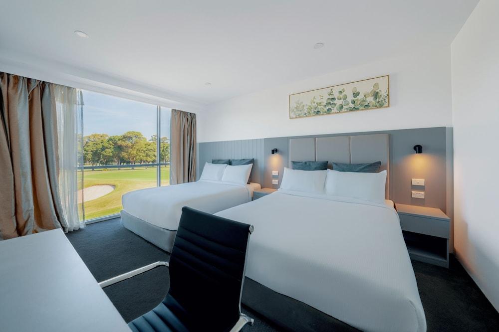 The Select Inn Ryde Room Type - Deluxe Twin Room