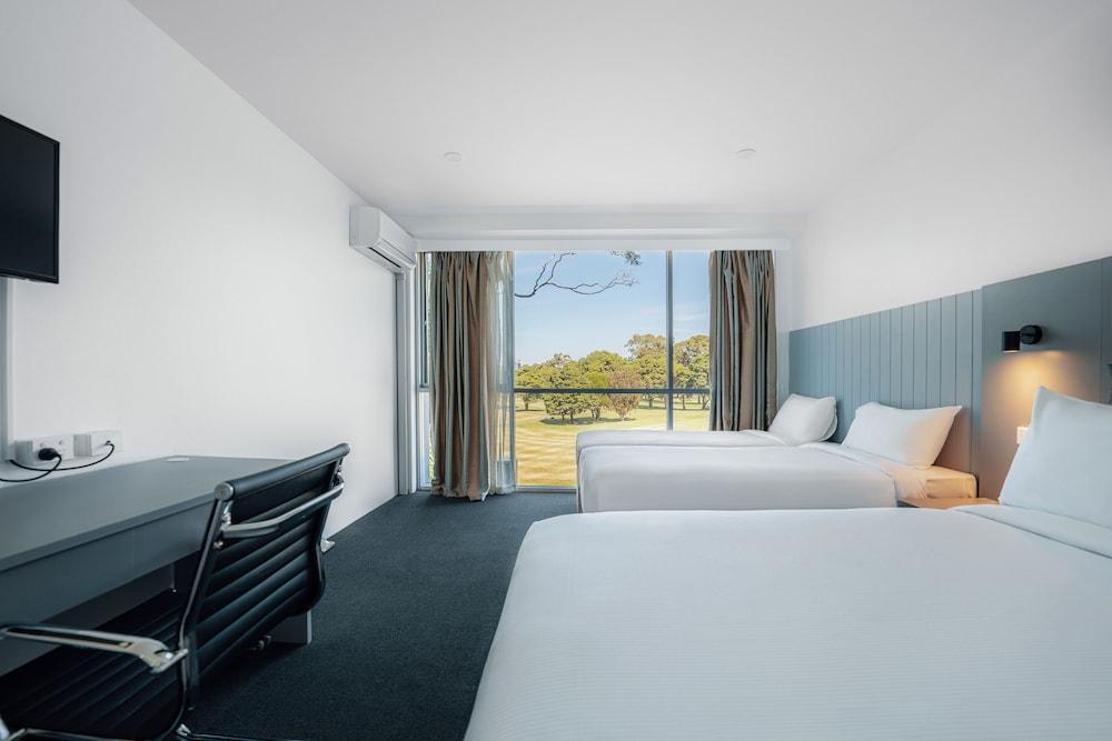 The Select Inn Ryde - Tap to explore photos