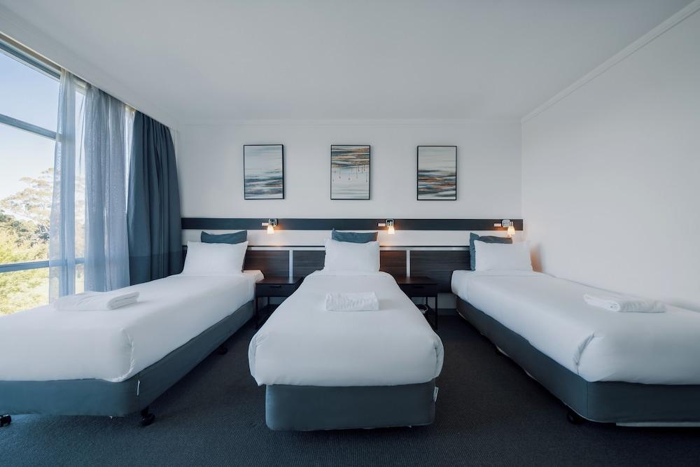 The Select Inn Ryde Room Type - Deluxe Triple Room