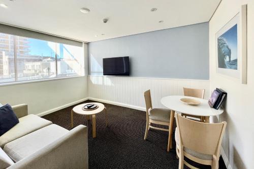 Coogee Sands Hotel and Apartments - Tap to explore photos