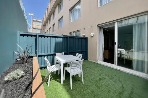 Coogee Sands Hotel and Apartments - Tap to explore photos