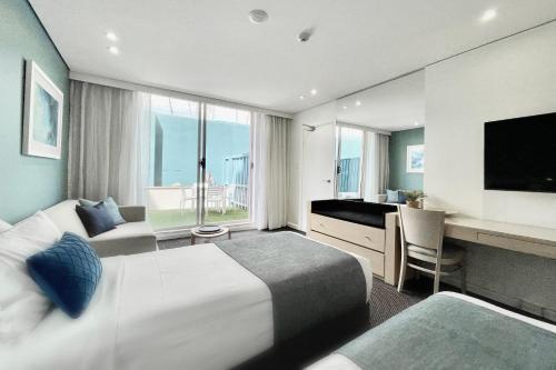 Coogee Sands Hotel and Apartments - Tap to explore photos