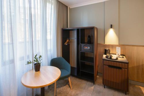 Novotel Sydney City Centre - Tap to explore photos