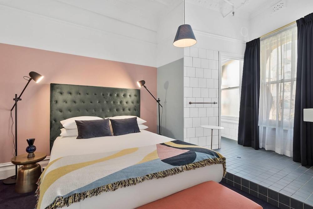 Hotel Harry, an Ascend Collection Hotel Room Type - Classic Suite, 1 Queen Bed, Non Smoking