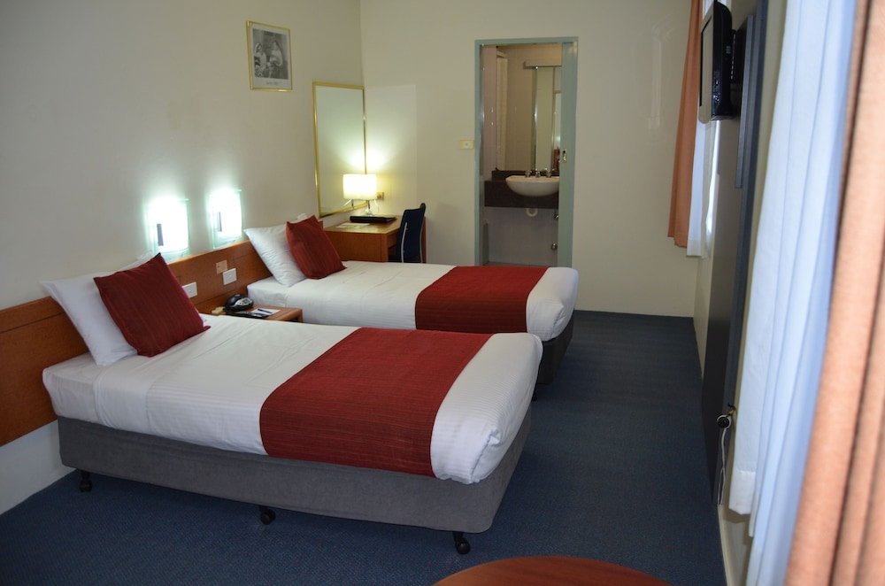 Devere Hotel Room Type - Twin Room, Internal View