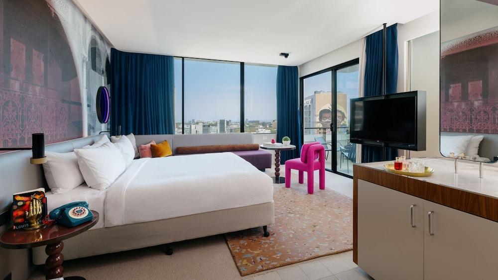 Indigo Sydney Potts Point Room Type - Suite, 1 King Bed, Balcony (City Skyline View, High Floor) Indigo Sydney Potts Point Room Type - Suite, 1 King Bed, Balcony (City Skyline View, High Floor)