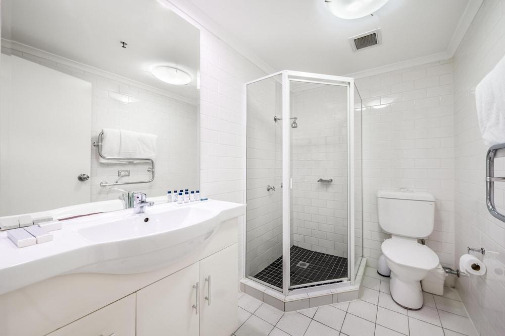 Oaks Sydney Goldsbrough Suites Room Type - One Bedroom City View Apartment