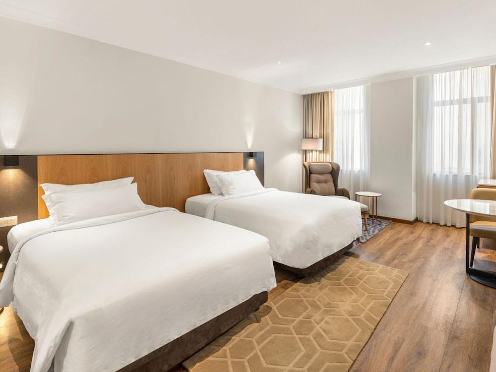 The Grace Hotel Room Type - Signature Deluxe Twin Room