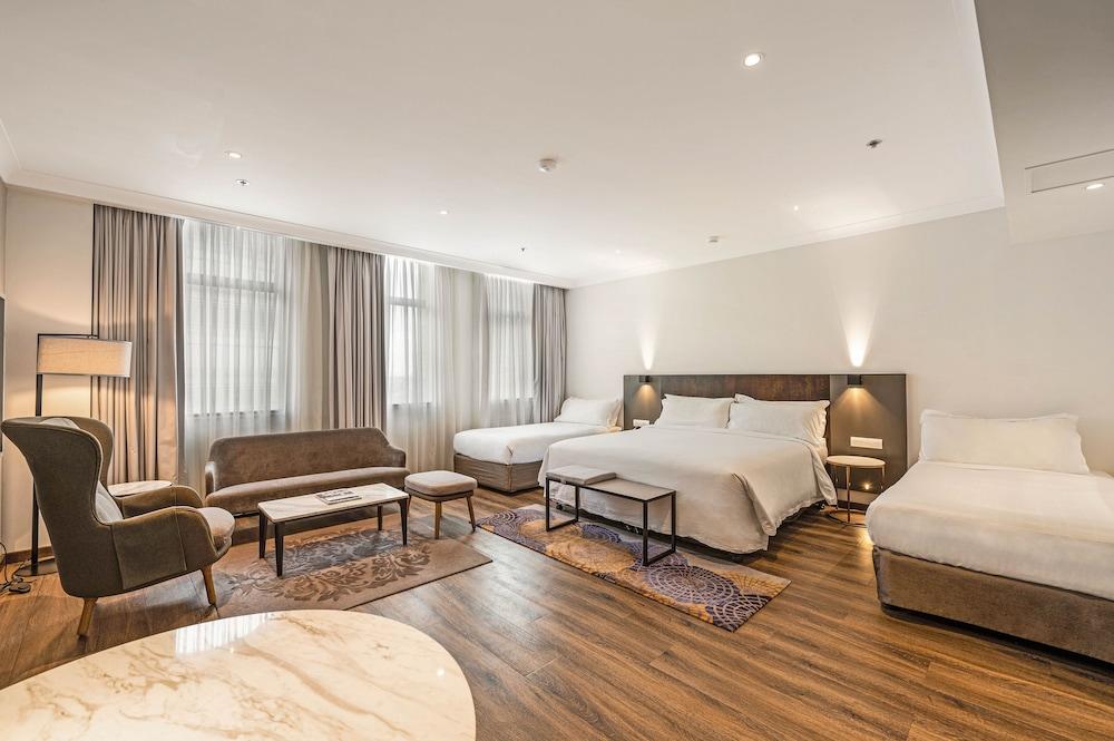 The Grace Hotel Room Type - Signature Premium Family Room The Grace Hotel Room Type - Signature Premium Family Room