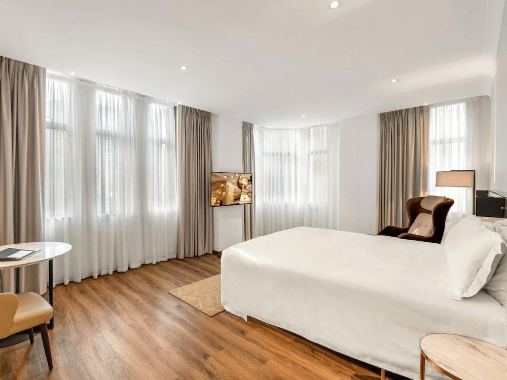 The Grace Hotel Room Type - Signature Premium Corner King Room The Grace Hotel Room Type - Signature Premium Corner King Room