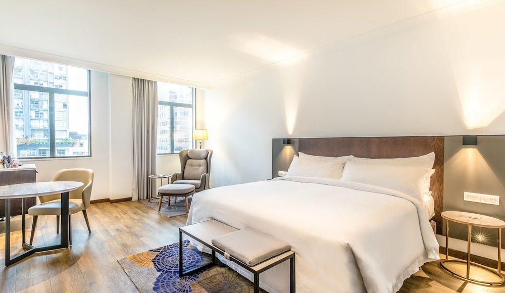The Grace Hotel Room Type - Signature Deluxe King Room