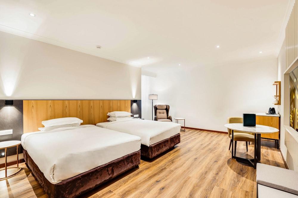 The Grace Hotel Room Type - Signature Deluxe Twin Room