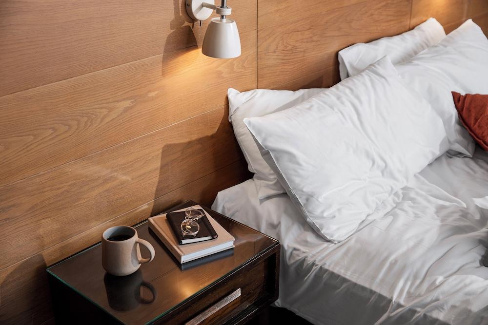 Harbour Rocks by Ode Hotels Room Type - 1 Queen Bed Accessible (Heritage)