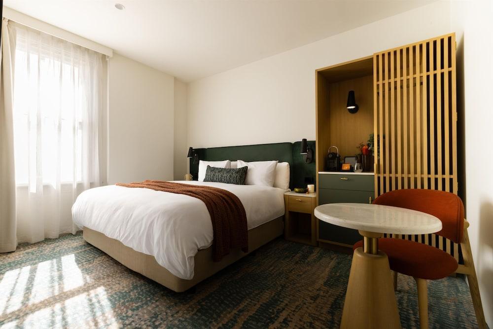 Harbour Rocks by Ode Hotels Room Type - King Room, 1 King Bed (Heritage)