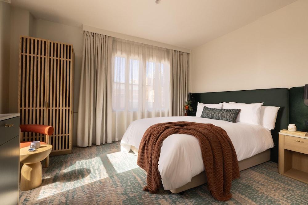 Harbour Rocks by Ode Hotels Room Type - Queen Room, 1 Queen Bed (Heritage)