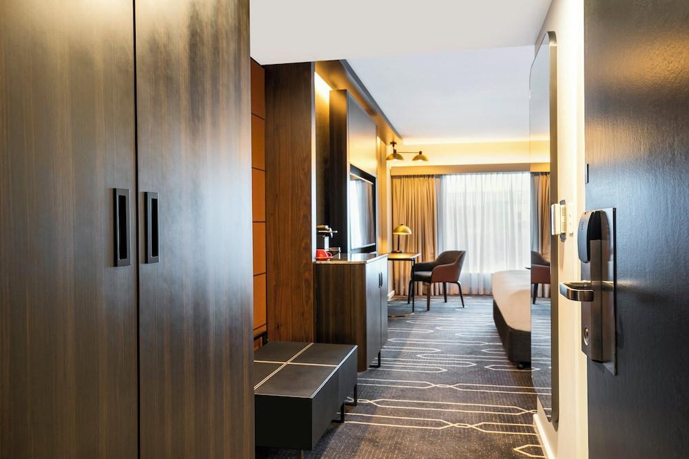 Crowne Plaza SYDNEY AIRPORT Room Type - 1 King Bed Standard