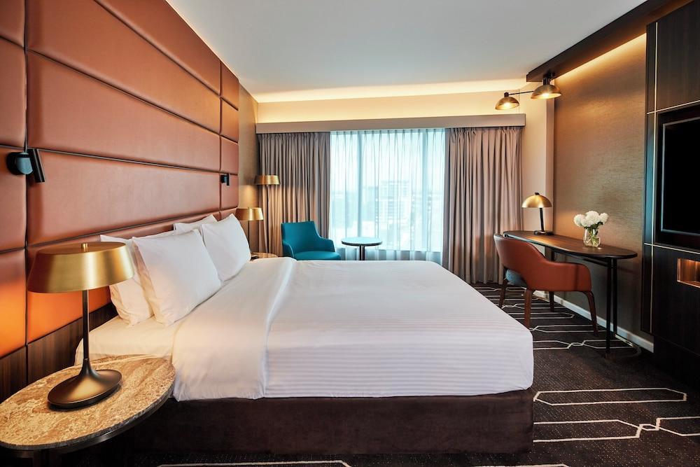 Crowne Plaza SYDNEY AIRPORT - Tap to explore photos